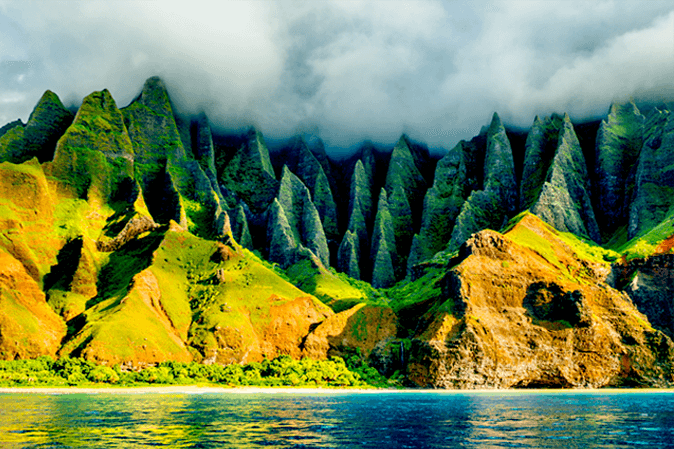 Beautiful view of a lake and mountains in Kauai Hawaii